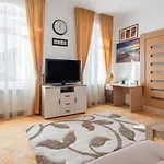 Centrul Vechi - 67sqm - 2min To Counsel Square Appartamento