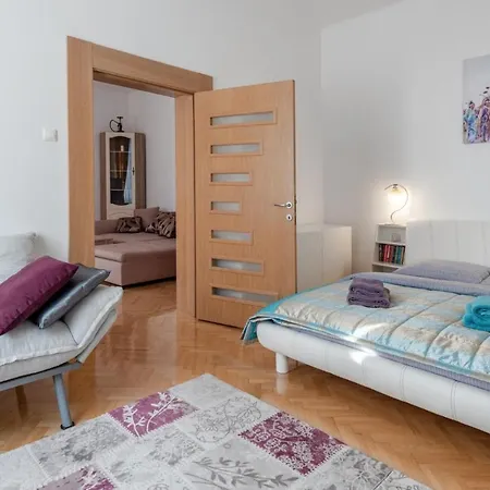 Centrul Vechi - 67sqm - 2min To Counsel Square *