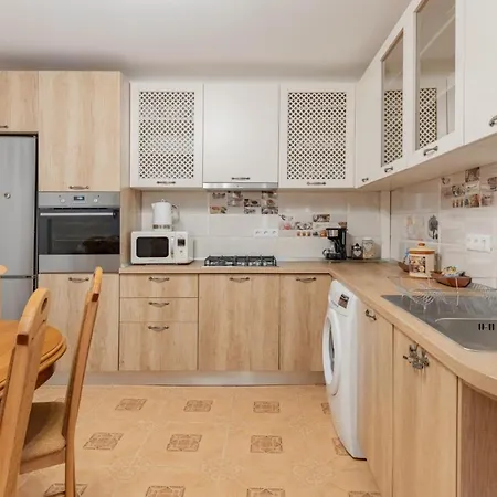 Centrul Vechi - 67sqm - 2min To Counsel Square בראשוב