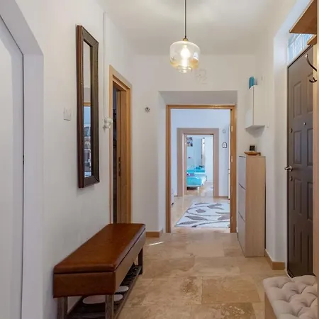 Centrul Vechi - 67sqm - 2min To Counsel Square * בראשוב
