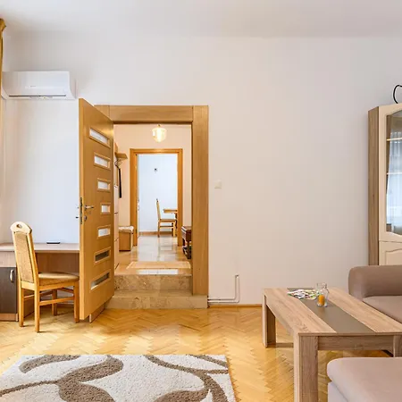 Centrul Vechi - 67sqm - 2min To Counsel Square Braşov