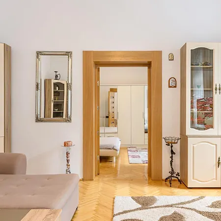 Centrul Vechi - 67sqm - 2min To Counsel Square