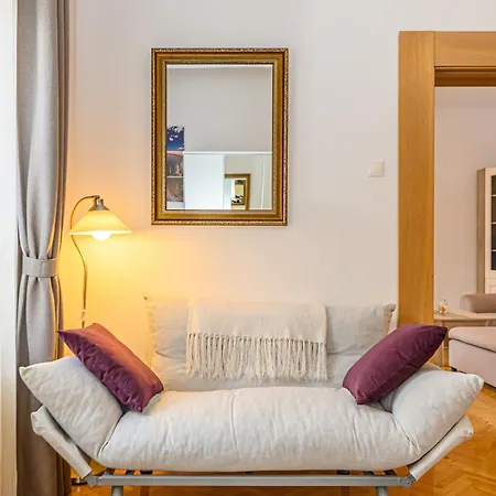 Centrul Vechi - 67sqm - 2min To Counsel Square Apartment