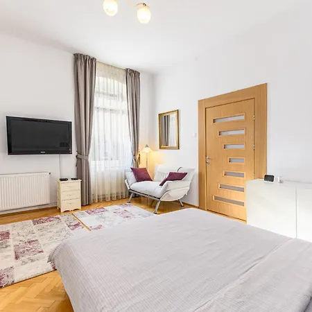 Centrul Vechi - 67sqm - 2min To Counsel Square Appartamento