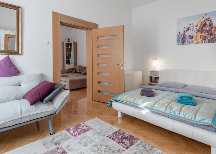 Centrul Vechi - 67sqm - 2min To Counsel Square *