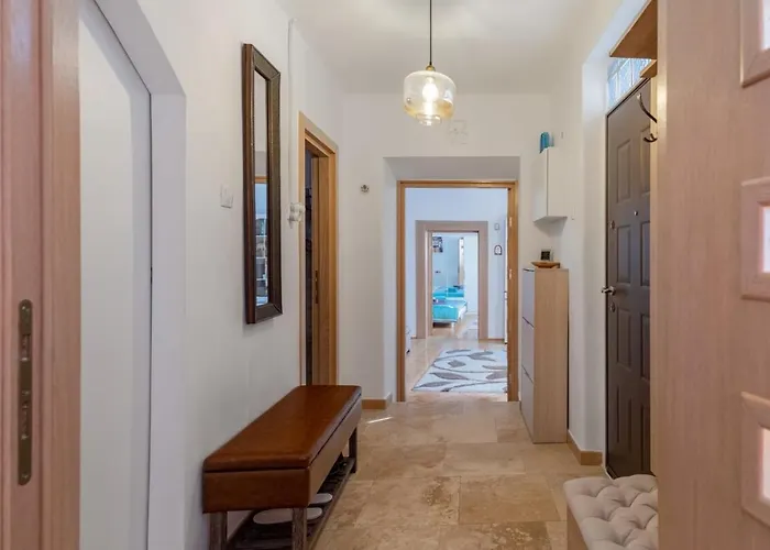 Centrul Vechi - 67sqm - 2min To Counsel Square * Braşov