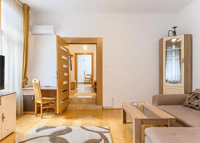 Centrul Vechi - 67sqm - 2min To Counsel Square Braşov