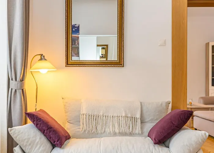 Centrul Vechi - 67sqm - 2min To Counsel Square Apartment