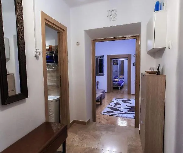 Centrul Vechi - 67sqm - 2min To Counsel Square Lägenhet