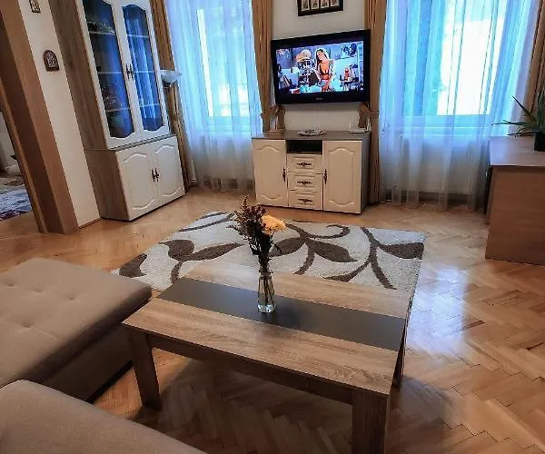 Apartment Centrul Vechi - 67sqm - 2min To Counsel Square